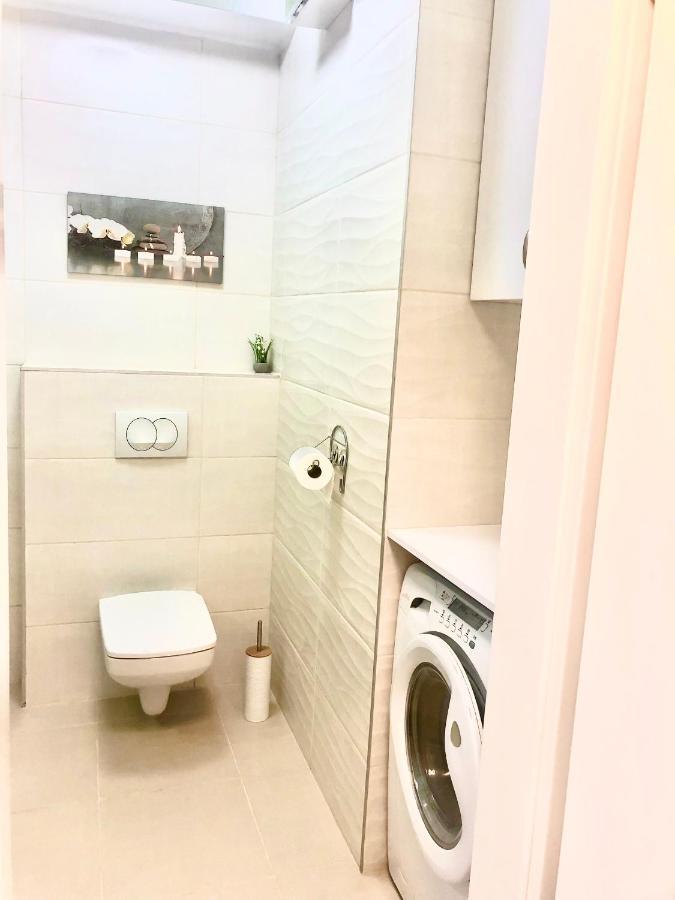 Sweet Home Apartman , 30Sqm Studio, Free Private Parking, Mountain View, Balcony, 20 Min From Downtown Budapest Exteriör bild