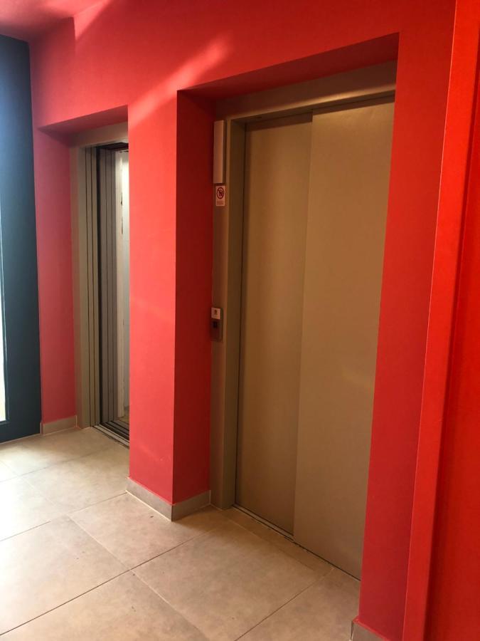 Sweet Home Apartman , 30Sqm Studio, Free Private Parking, Mountain View, Balcony, 20 Min From Downtown Budapest Exteriör bild