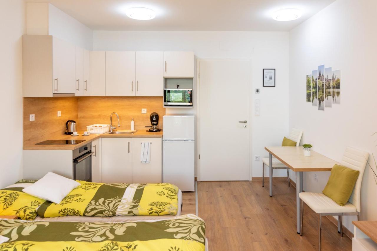 Sweet Home Apartman , 30Sqm Studio, Free Private Parking, Mountain View, Balcony, 20 Min From Downtown Budapest Exteriör bild
