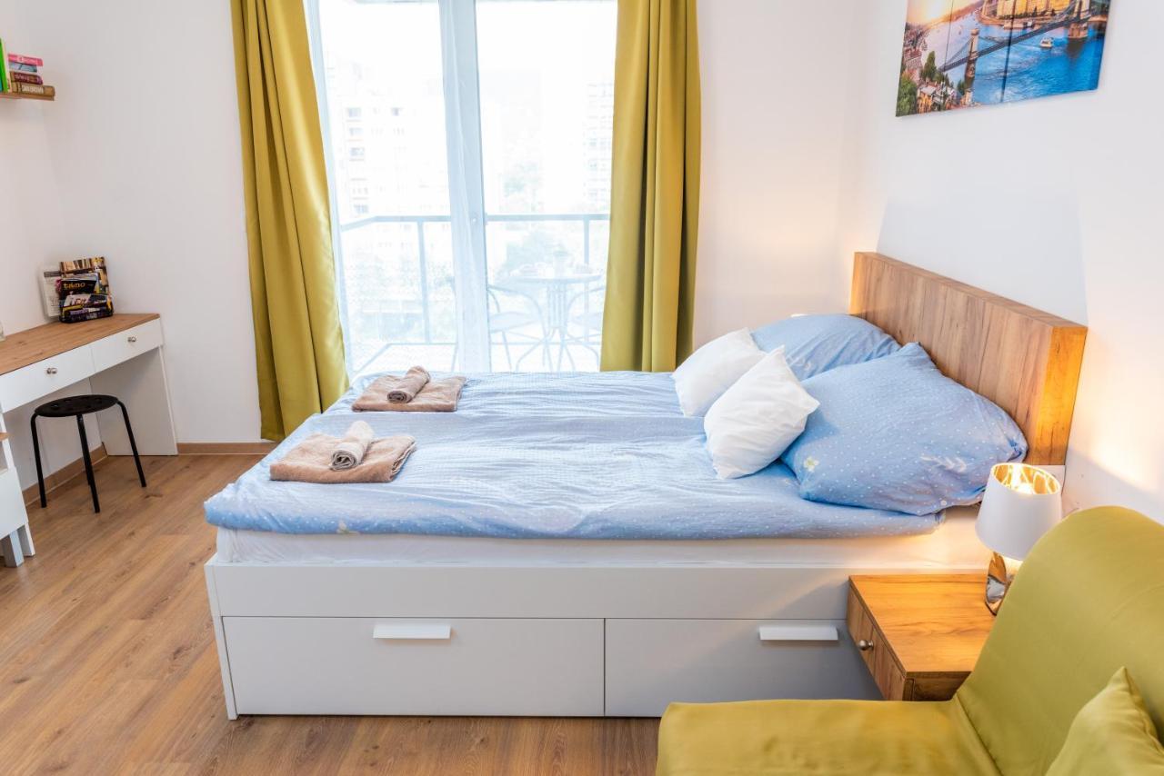 Sweet Home Apartman , 30Sqm Studio, Free Private Parking, Mountain View, Balcony, 20 Min From Downtown Budapest Exteriör bild