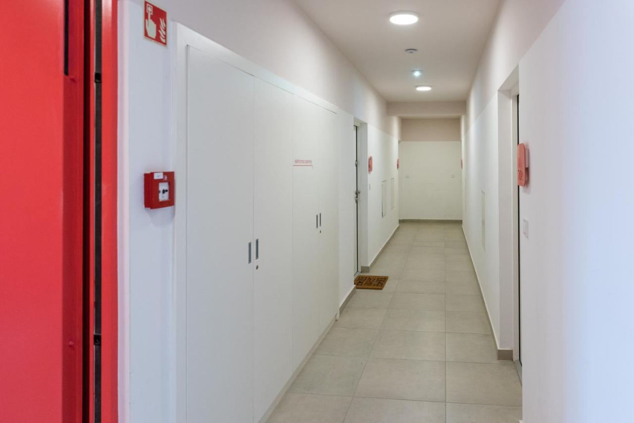 Sweet Home Apartman , 30Sqm Studio, Free Private Parking, Mountain View, Balcony, 20 Min From Downtown Budapest Exteriör bild